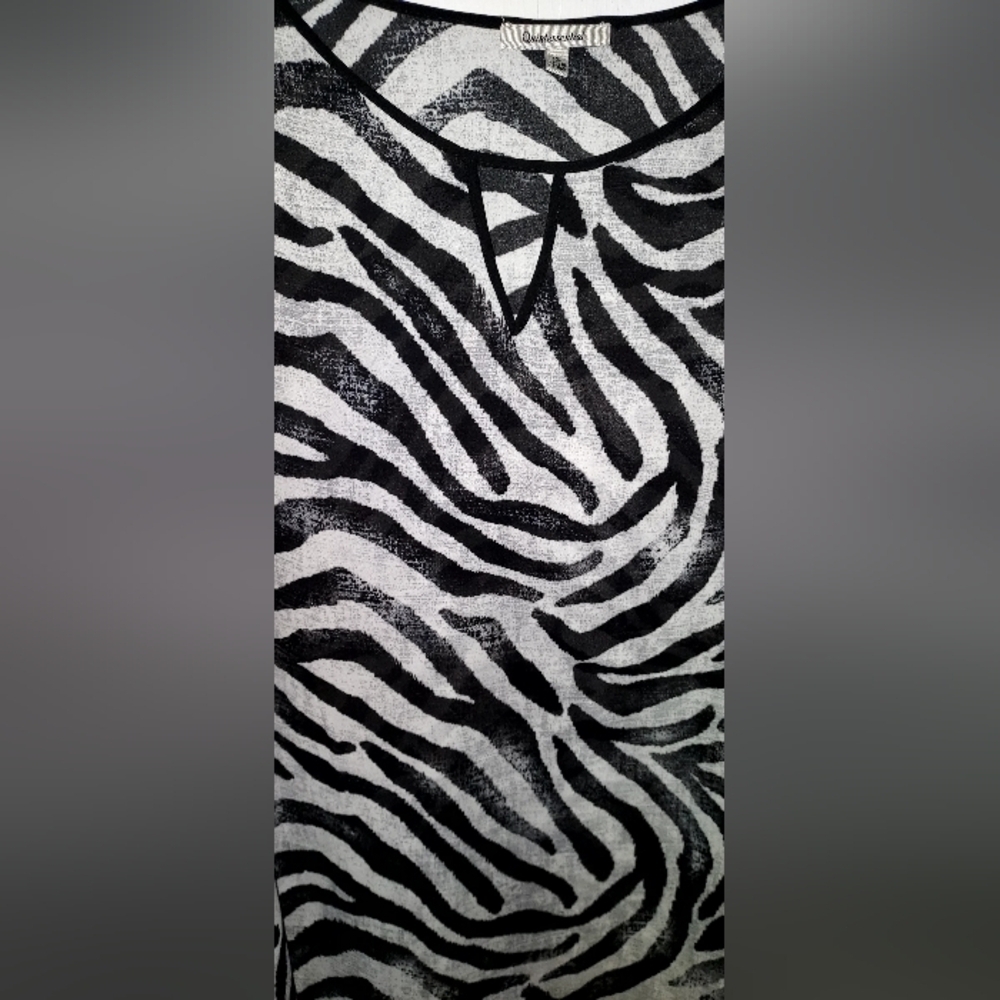 Quintessential zebra print flowy blouse - Picture 4 of 4